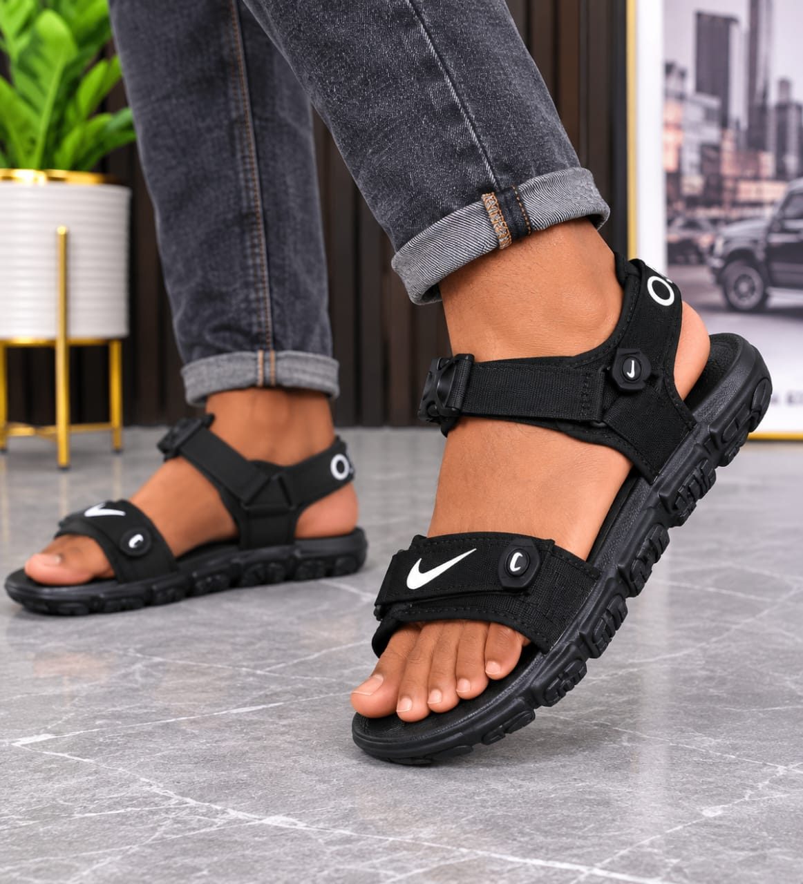 Black unisex sandal